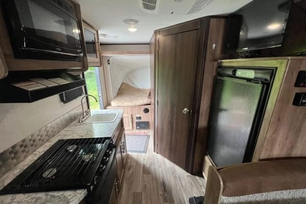 Frank's 2017 Jayco Jay Feather X17Z hybrid