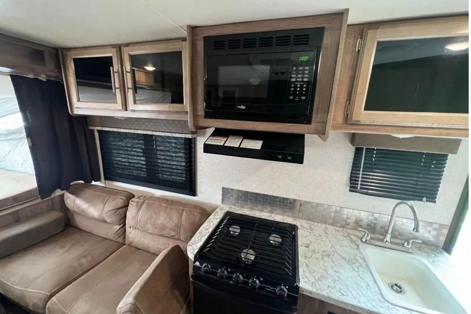 Frank's 2017 Jayco Jay Feather X17Z hybrid