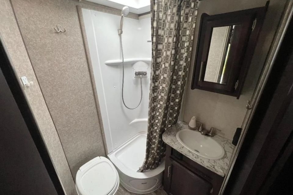 Frank's 2017 Jayco Jay Feather X17Z hybrid