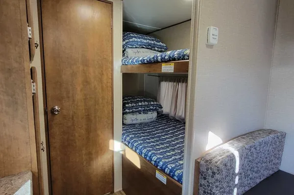 Bunkhouse *great location*
