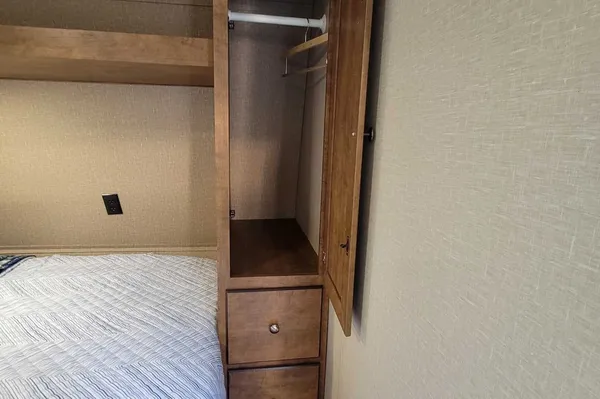 Bunkhouse *great location*