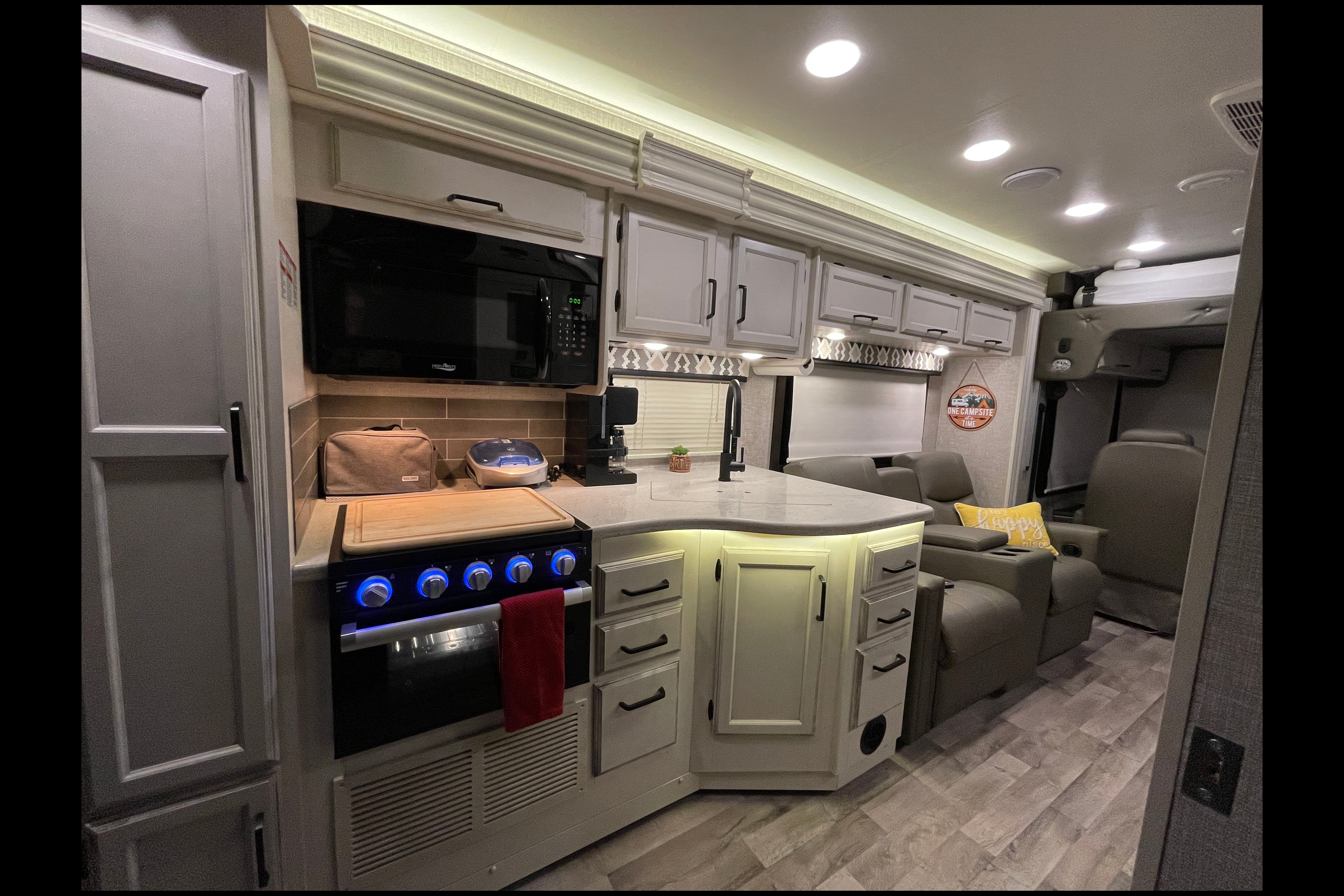 See-Scapes Entegra Vision 29S Class A