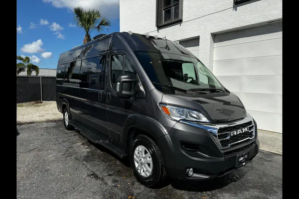 2024 Thor Dazzle Rear Bath