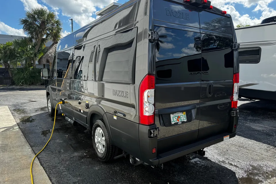 2024 Thor Dazzle Rear Bath