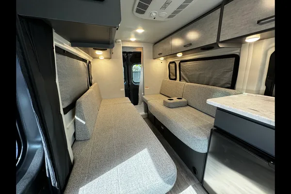 2024 Thor Dazzle Rear Bath
