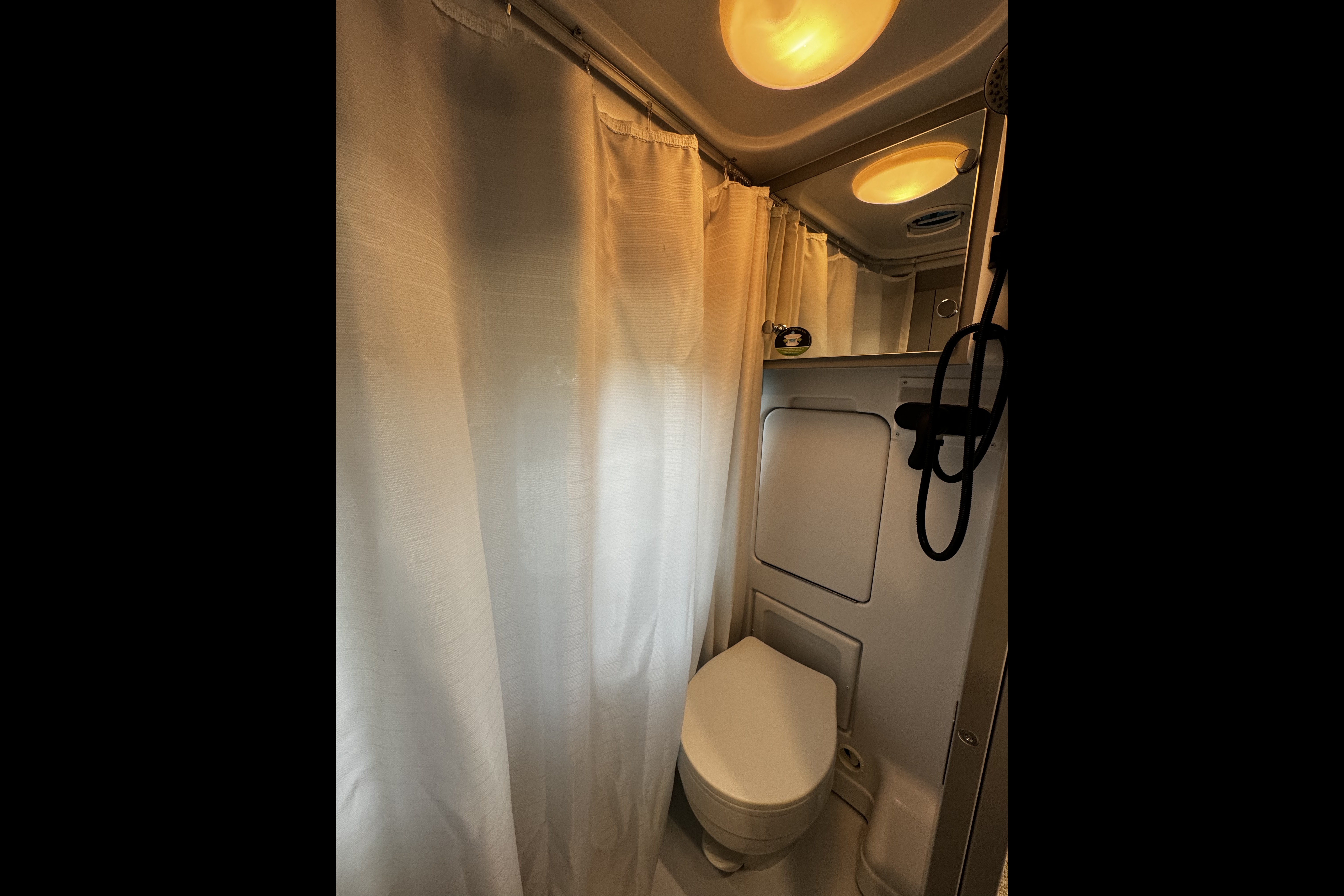 2024 Thor Dazzle Rear Bath