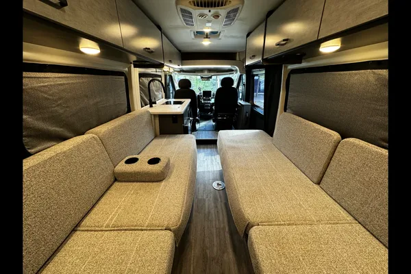 2024 Thor Dazzle Rear Bath
