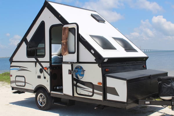 Palomino's Real Lite 12-st A-Framed pop-up Trailer