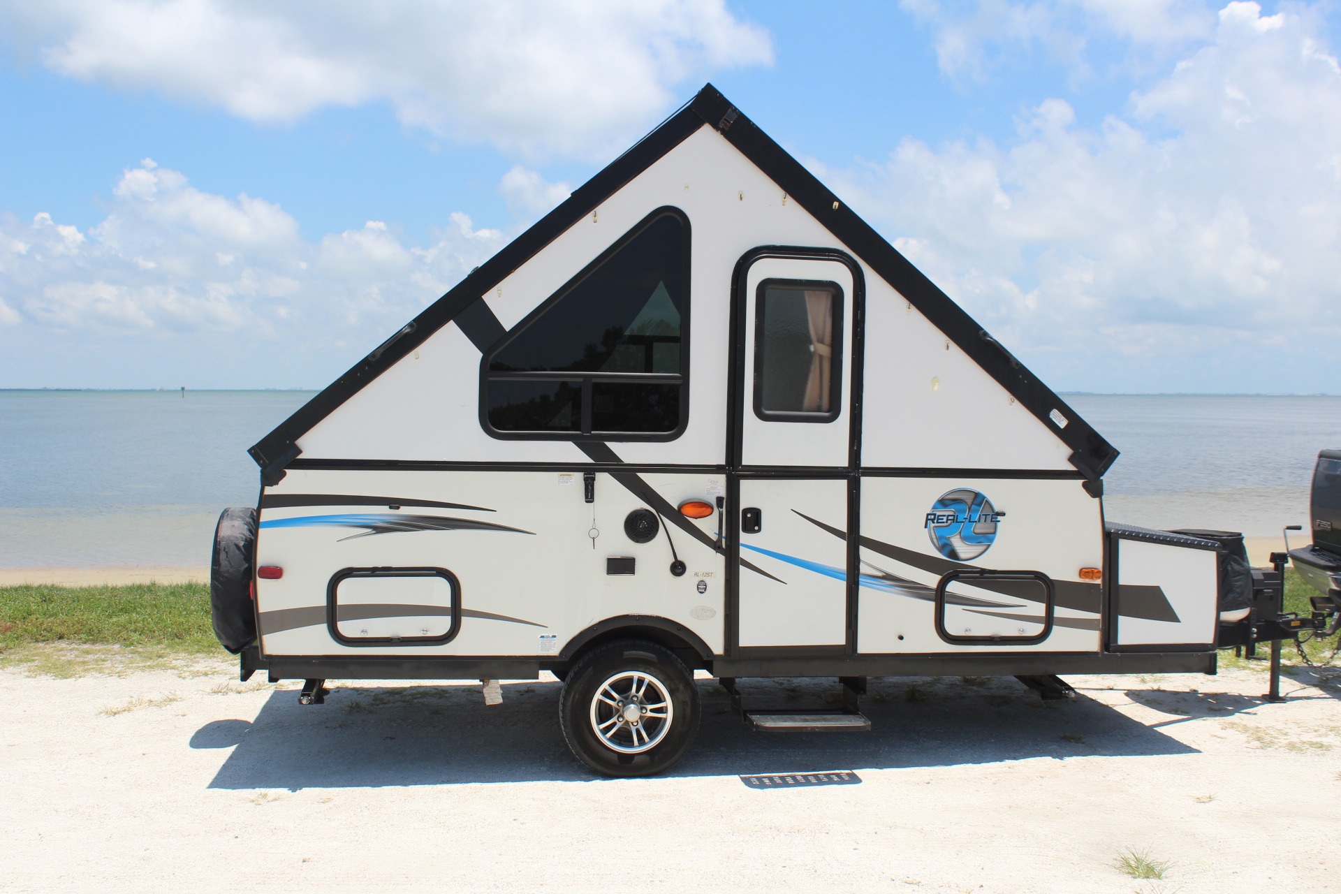  Palomino's  Real Lite 12-st A-Framed pop-up Trailer