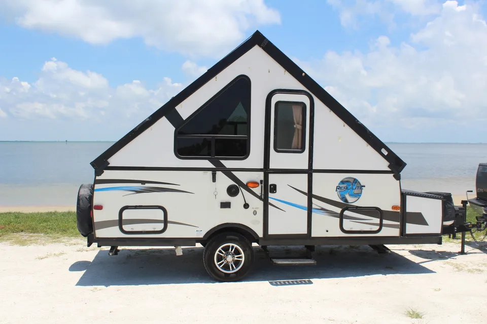  Palomino's  Real Lite 12-st A-Framed pop-up Trailer