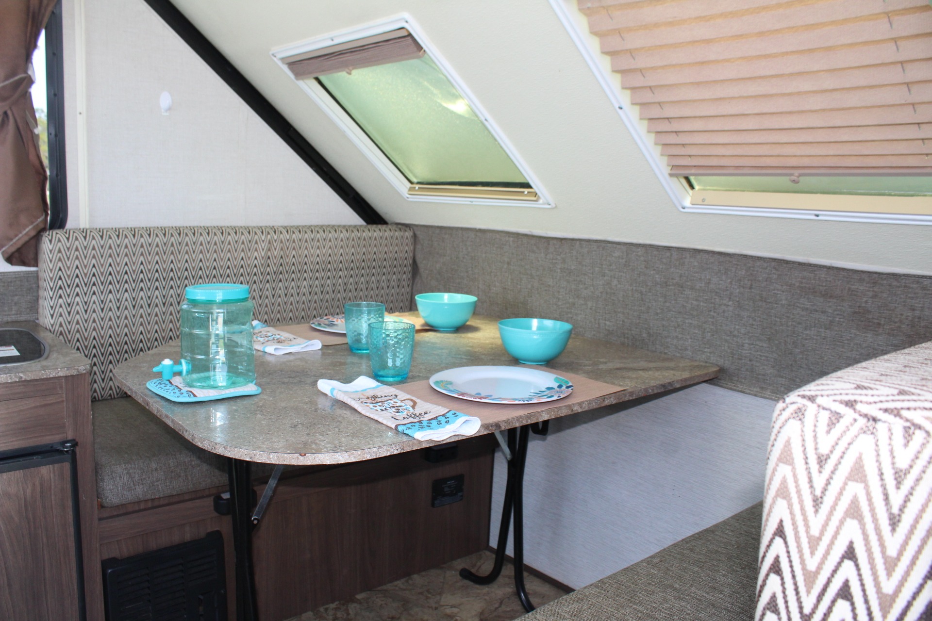  Palomino's  Real Lite 12-st A-Framed pop-up Trailer