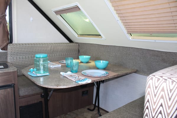 Palomino's Real Lite 12-st A-Framed pop-up Trailer