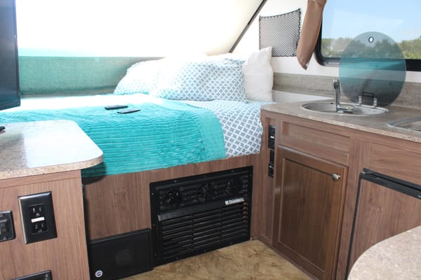 Palomino's Real Lite 12-st A-Framed pop-up Trailer