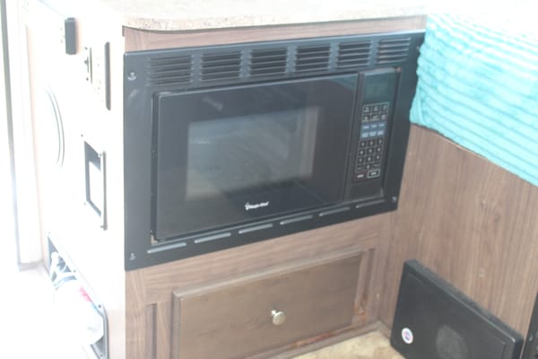 Palomino's Real Lite 12-st A-Framed pop-up Trailer