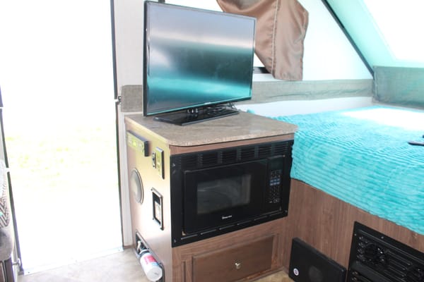 Palomino's Real Lite 12-st A-Framed pop-up Trailer