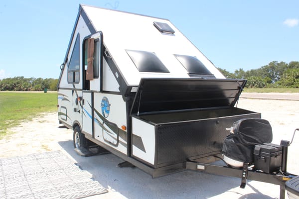 Palomino's Real Lite 12-st A-Framed pop-up Trailer