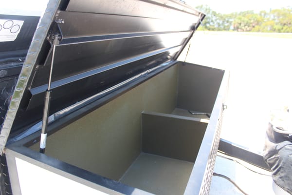 Palomino's Real Lite 12-st A-Framed pop-up Trailer