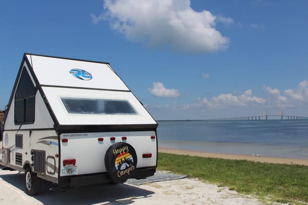 Palomino's Real Lite 12-st A-Framed pop-up Trailer