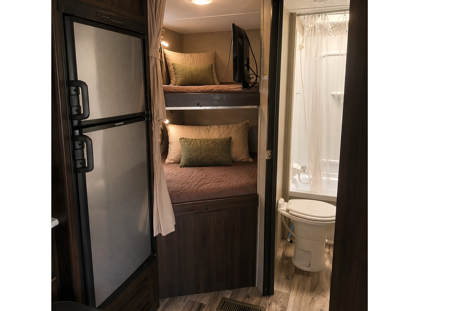 The Lounge Lodge Bunkhouse