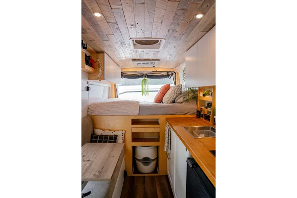 Victoria - Ram Promaster 2500 Classe B