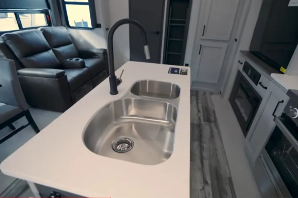 Robert's Keystone Montana High Country Fifth Wheel