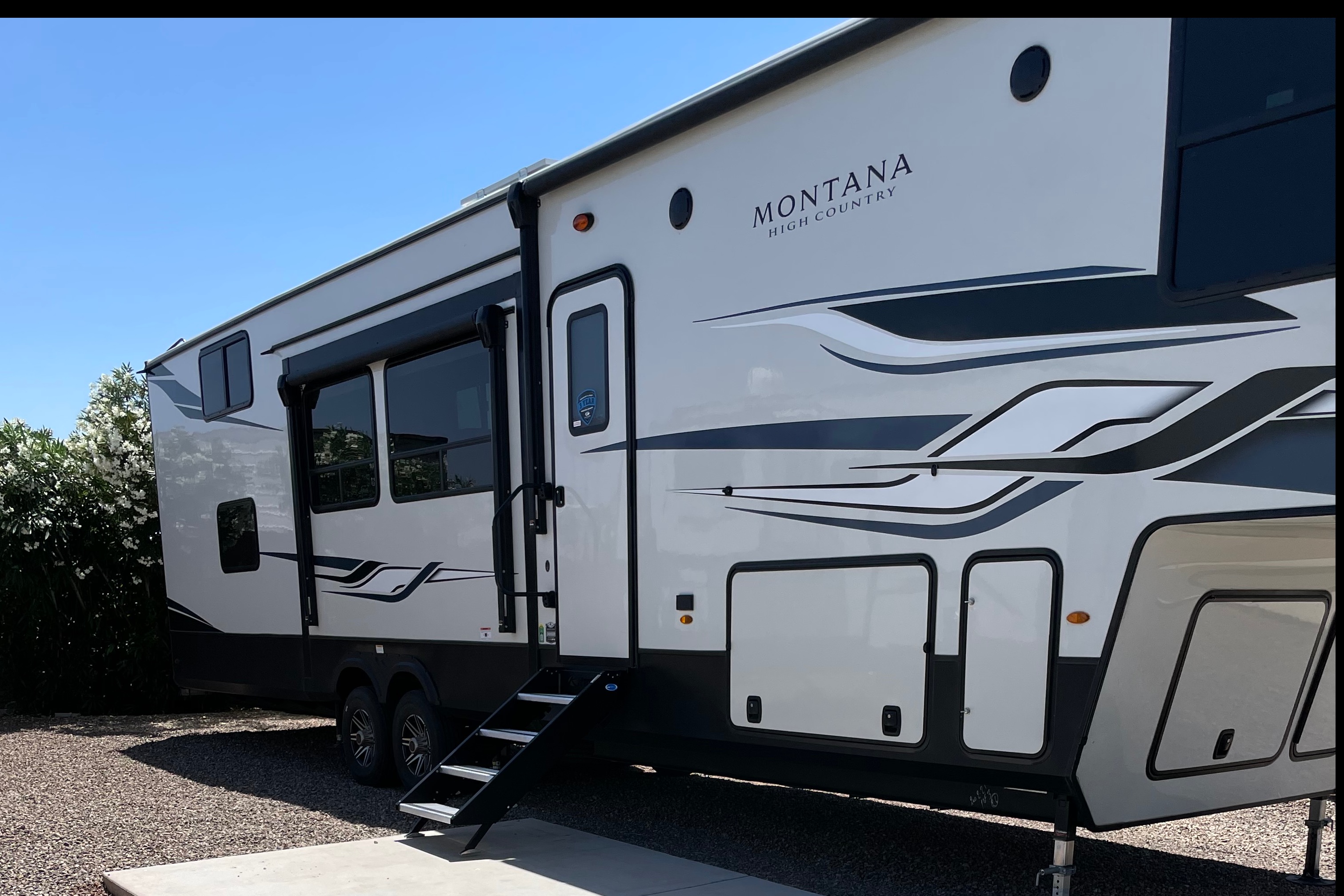 Robert's Keystone Montana High Country Fifth Wheel