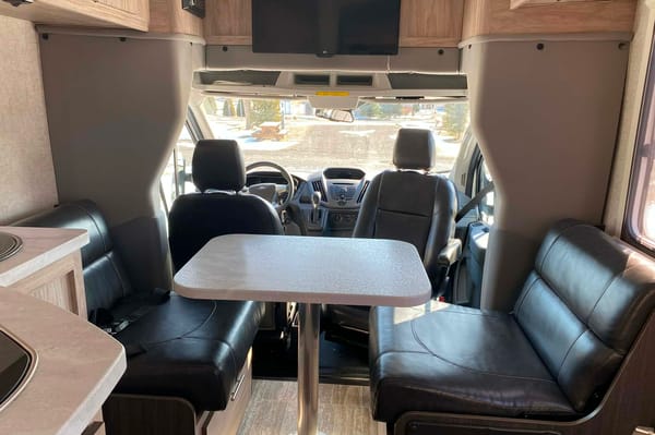 🌲 Évasion en Duo - Confort Compact ! 🚐