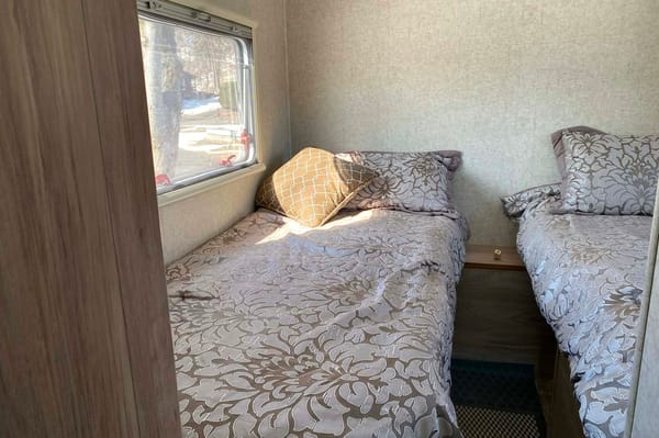 🌲 Évasion en Duo - Confort Compact ! 🚐