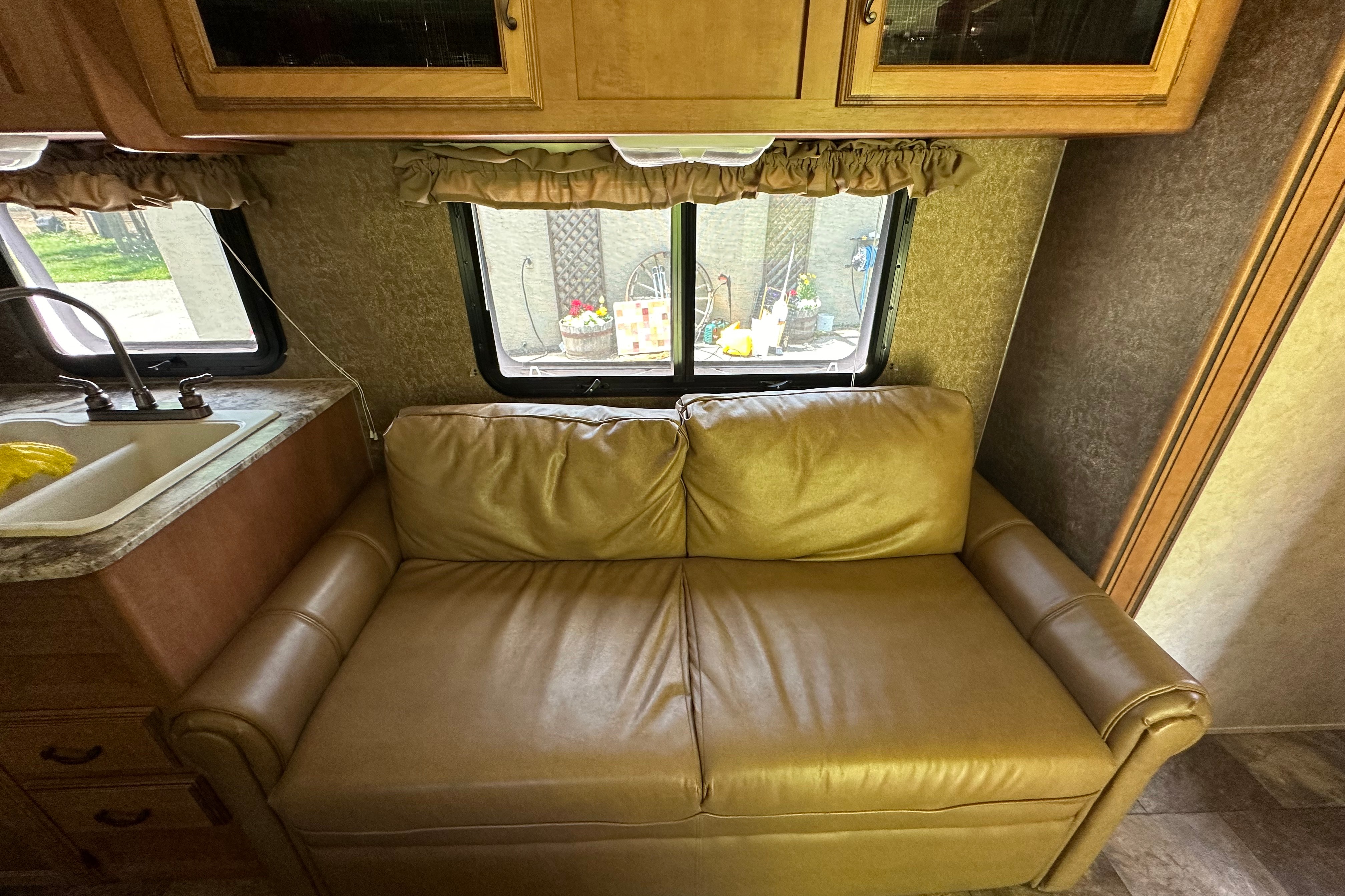 Alf's Coachmen Apex Travel Trailer