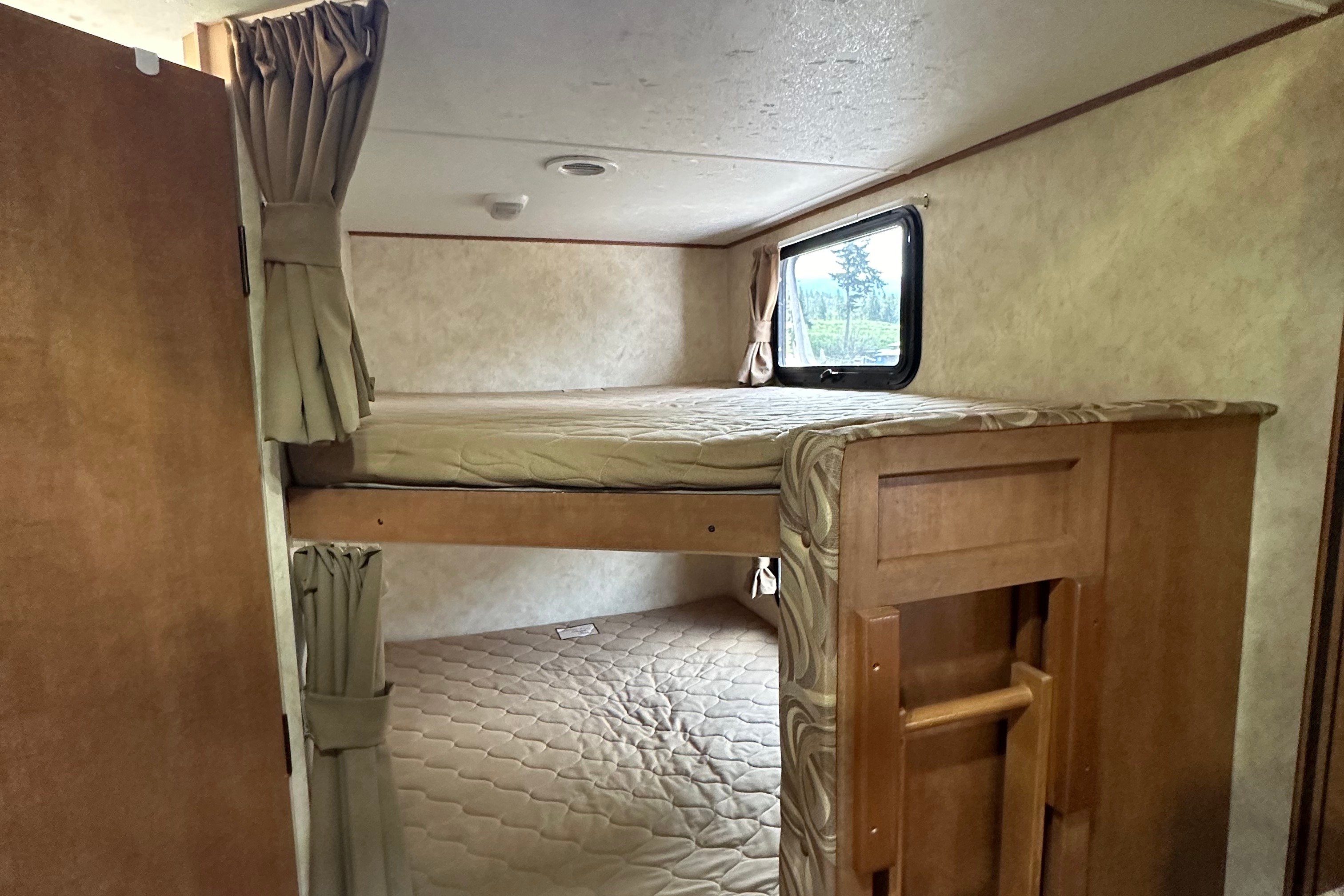 Alf's Coachmen Apex Travel Trailer
