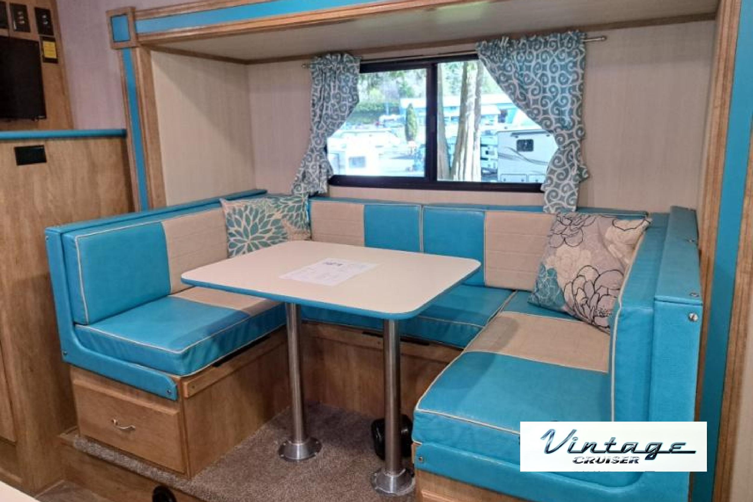 Vintage Vibes Gulf Stream Cruiser 23QBS Travel Trailer