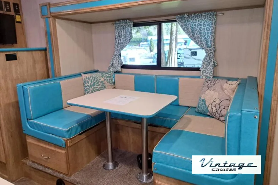Vintage Vibes Gulf Stream Cruiser 23QBS Travel Trailer