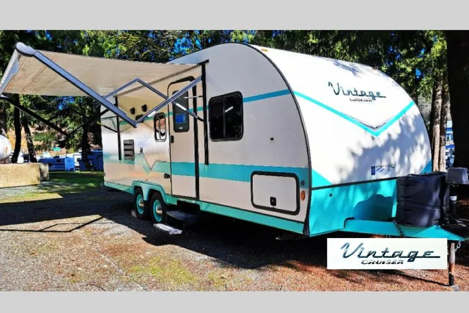Vintage Vibes Gulf Stream Cruiser 23QBS Travel Trailer
