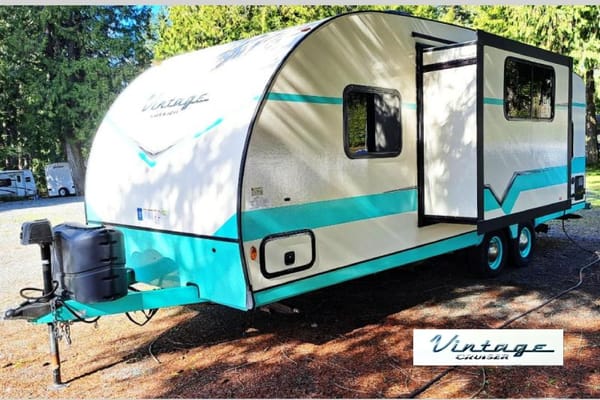 Vintage Vibes Gulf Stream Cruiser 23QBS Travel Trailer