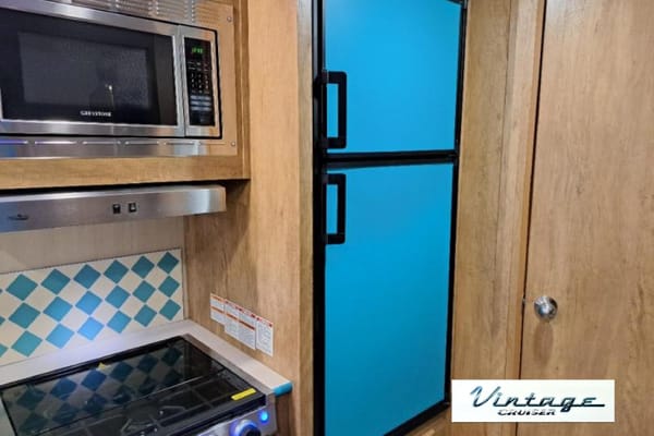 Vintage Vibes Gulf Stream Cruiser 23QBS Travel Trailer