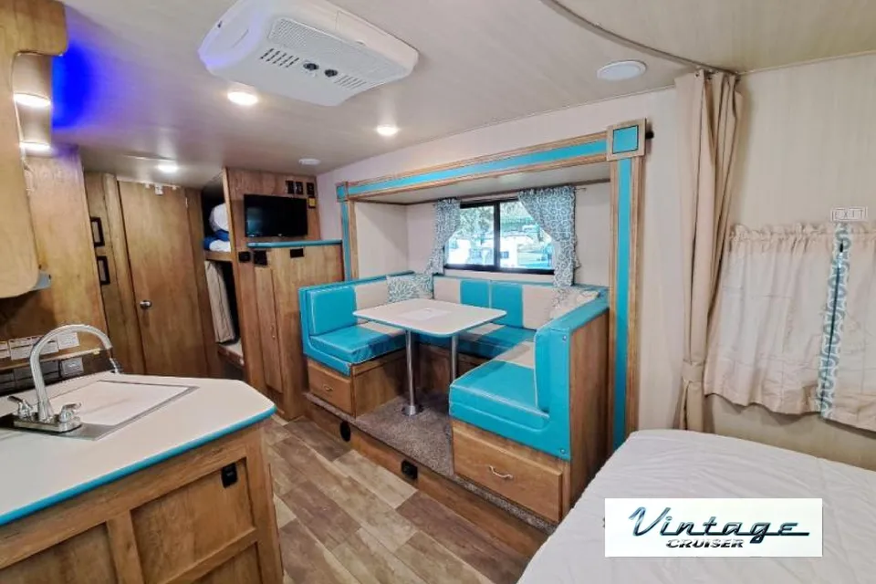 Vintage Vibes Gulf Stream Cruiser 23QBS Travel Trailer