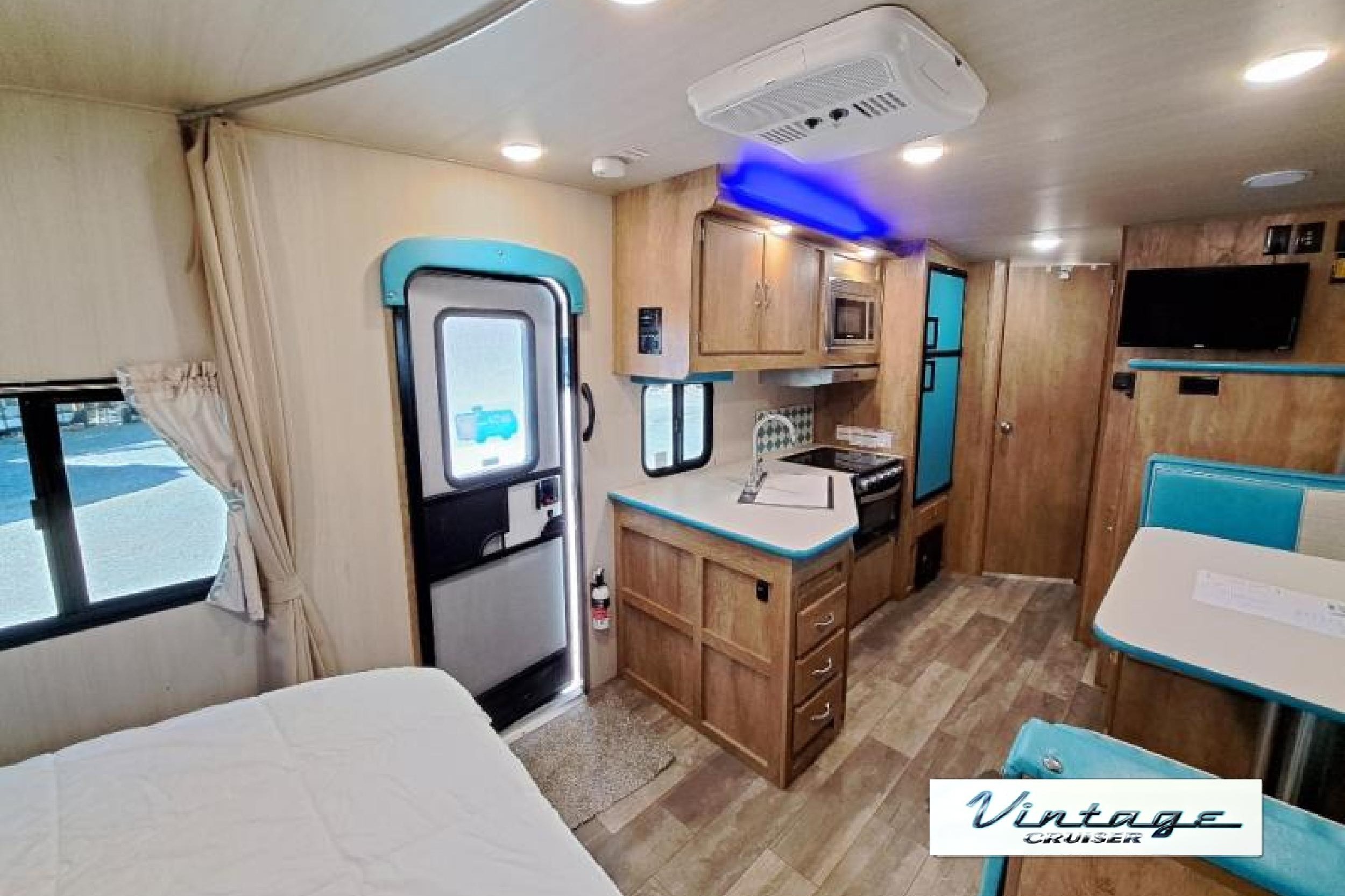Vintage Vibes Gulf Stream Cruiser 23QBS Travel Trailer