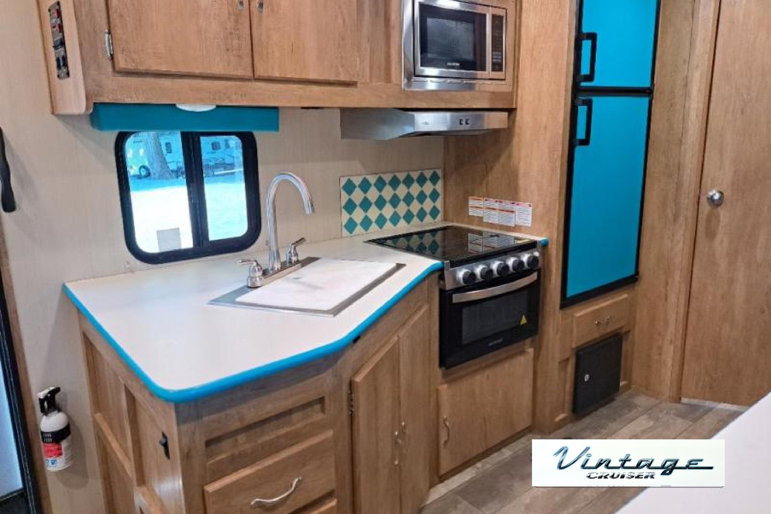 Vintage Vibes Gulf Stream Cruiser 23QBS Travel Trailer