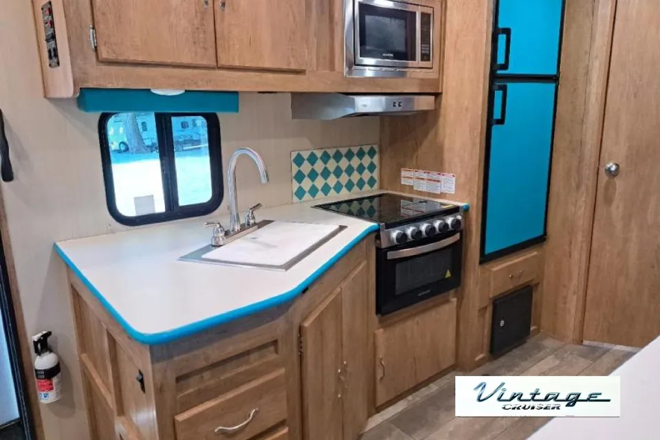 Vintage Vibes Gulf Stream Cruiser 23QBS Travel Trailer