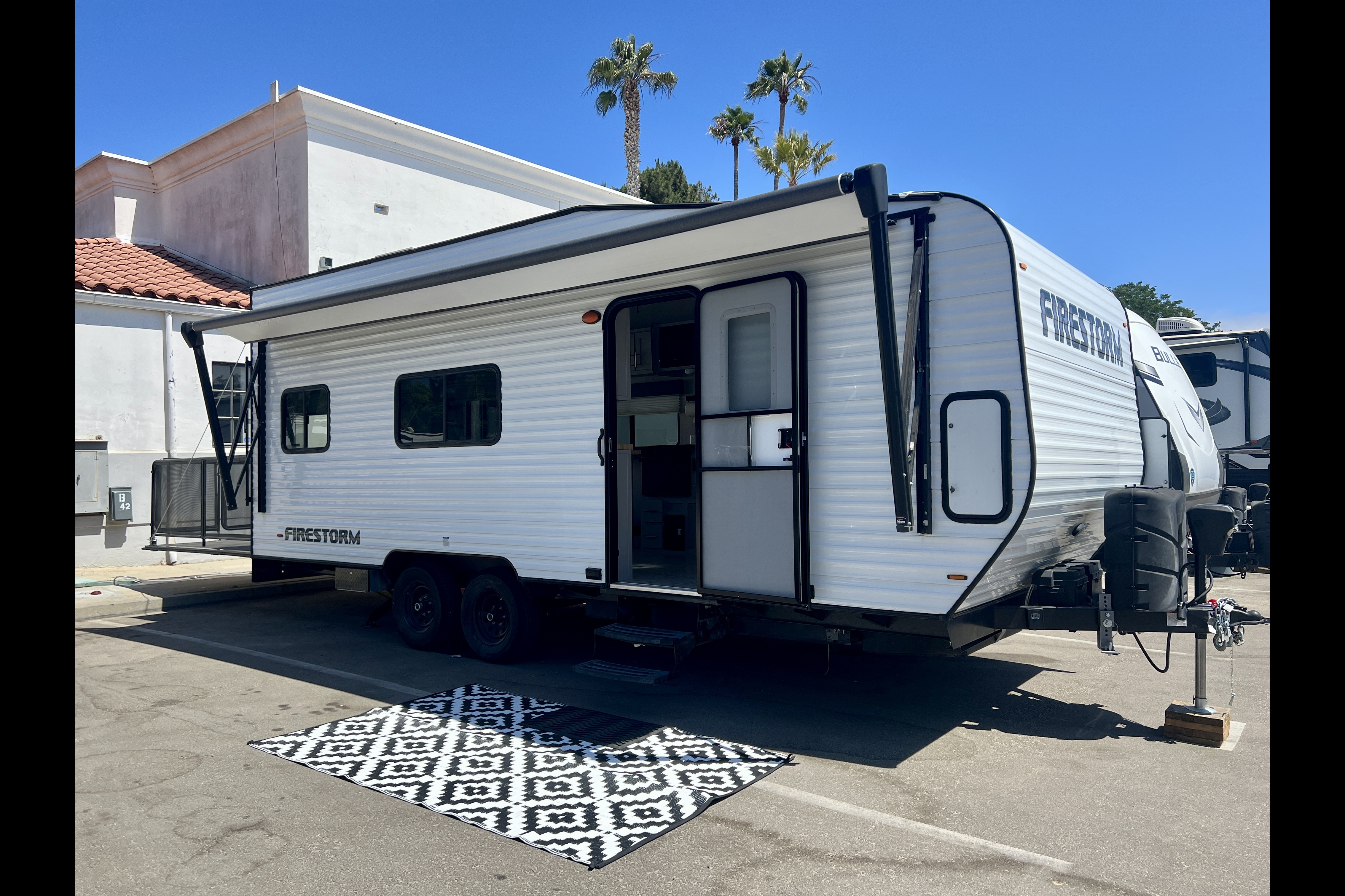 Firestorm - Huge Bathroom, Deck, Sleeps 2 Couples +
