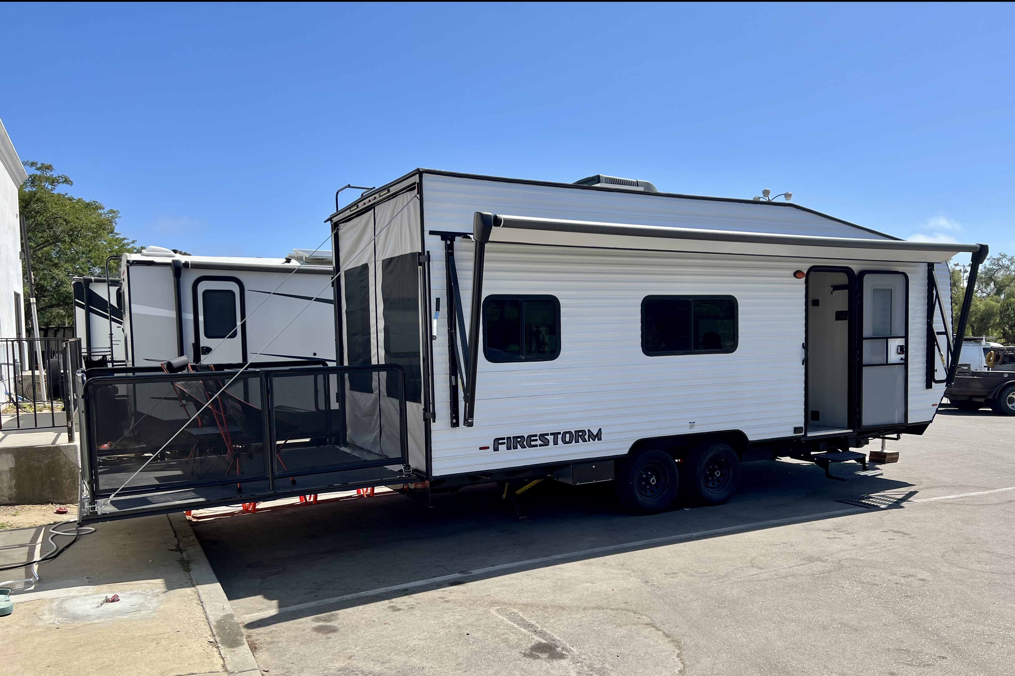 Firestorm - Huge Bathroom, Deck, Sleeps 2 Couples +
