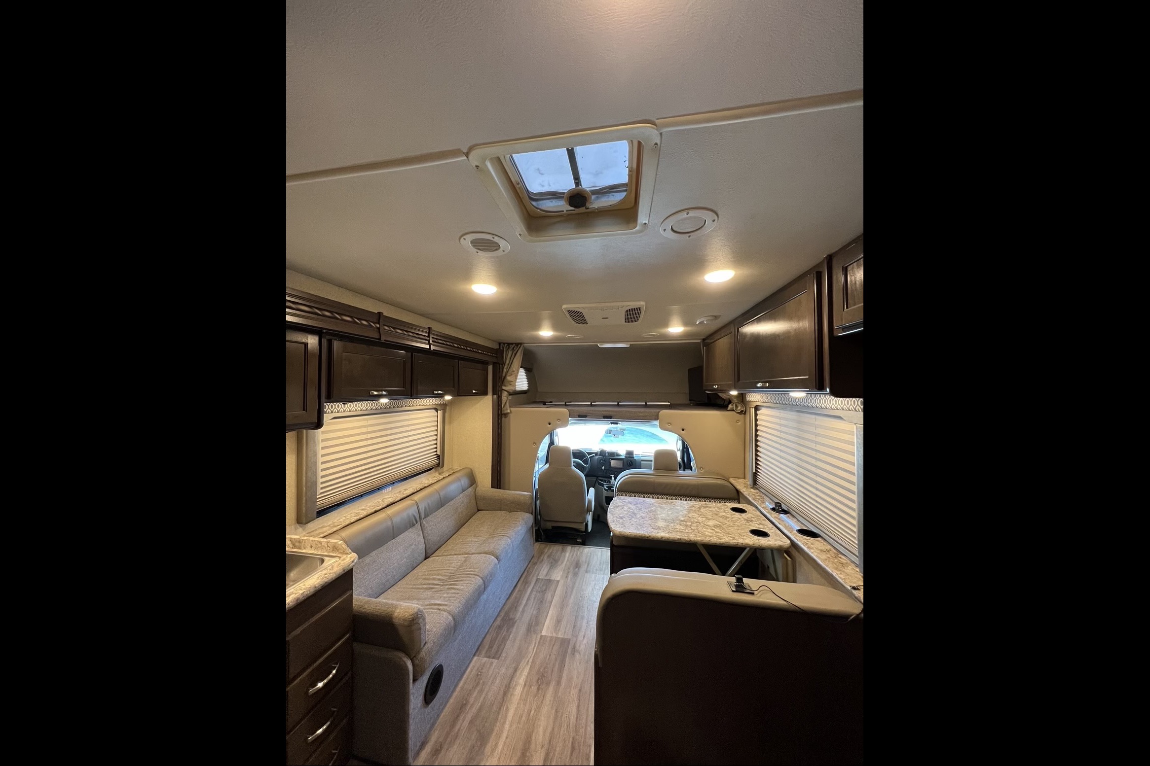 Thor Motor Coach Freedom Elite