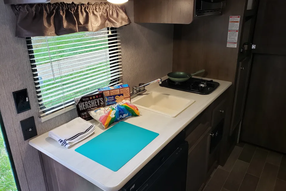Lantern sleeps 5 and tows easy! Smart TV and on-demand hot water, tiny home on wheels.