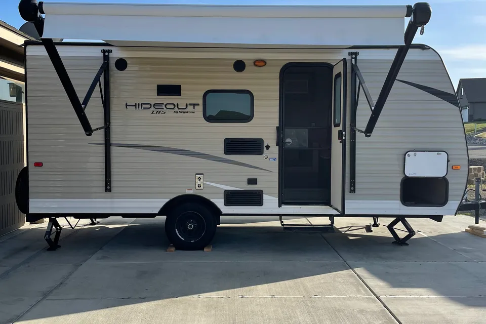 Adventure Bunkhouse-Easy Tow Sleeps 5