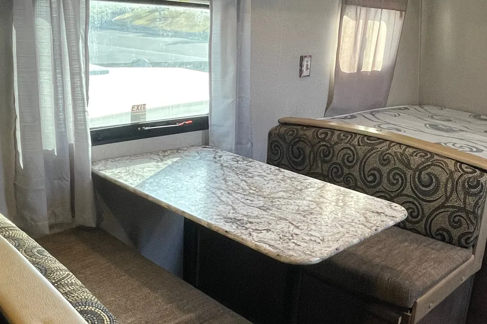 Adventure Bunkhouse-Easy Tow Sleeps 5