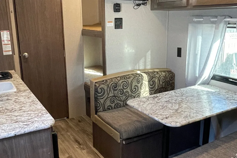 Adventure Bunkhouse-Easy Tow Sleeps 5
