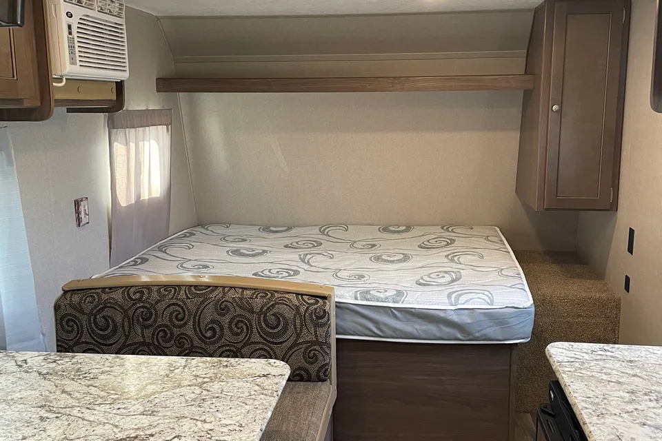 Adventure Bunkhouse-Easy Tow Sleeps 5