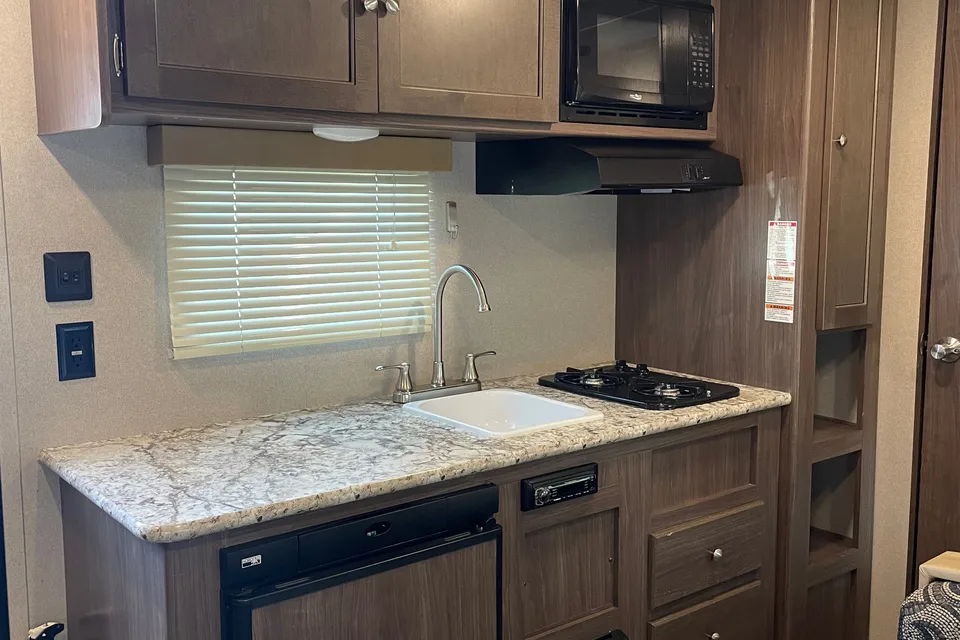 Adventure Bunkhouse-Easy Tow Sleeps 5
