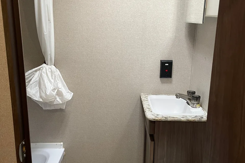Adventure Bunkhouse-Easy Tow Sleeps 5