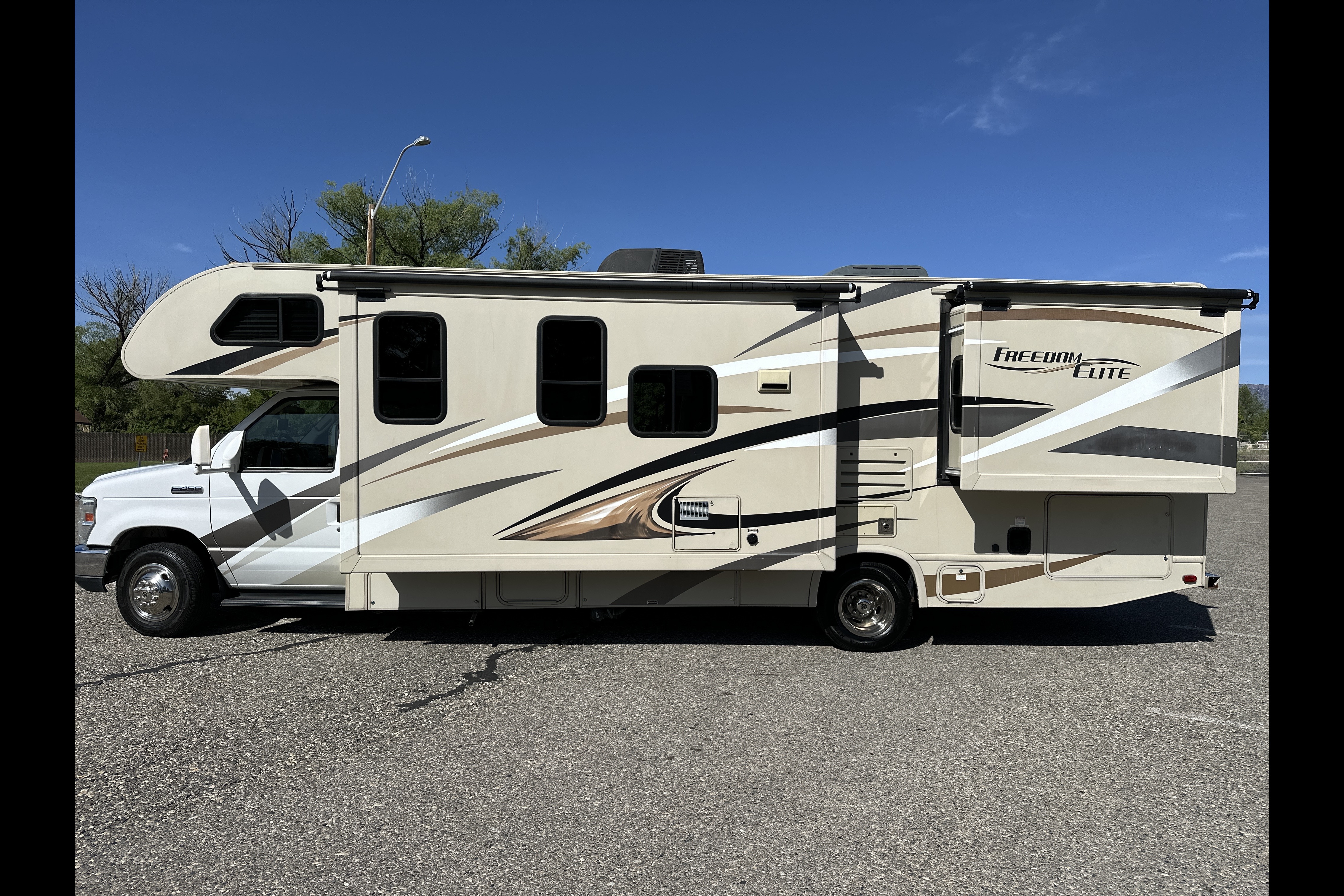 *New Listing* 2016 Thor Freedom Elite 29FE